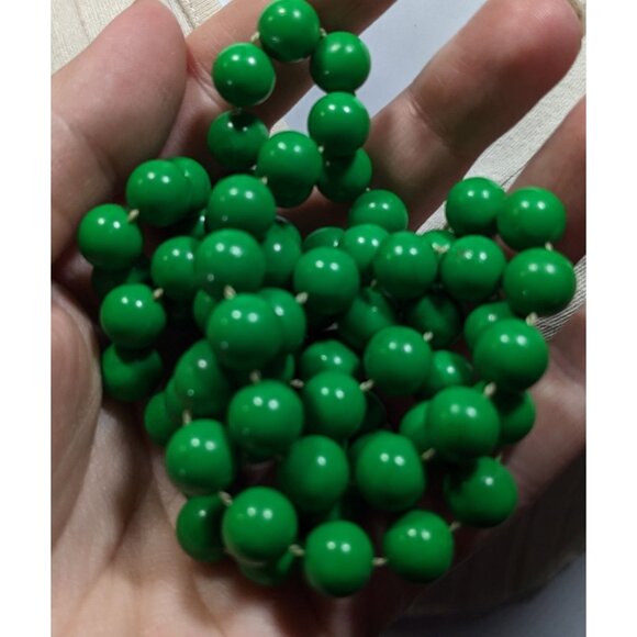 Long Casual Green Plastic Beaded Necklace - Picture 3 of 5